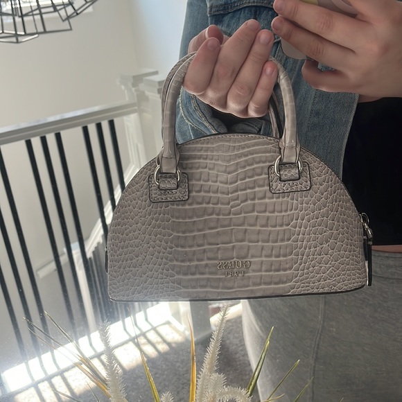 Guess purse - Picture 4 of 6